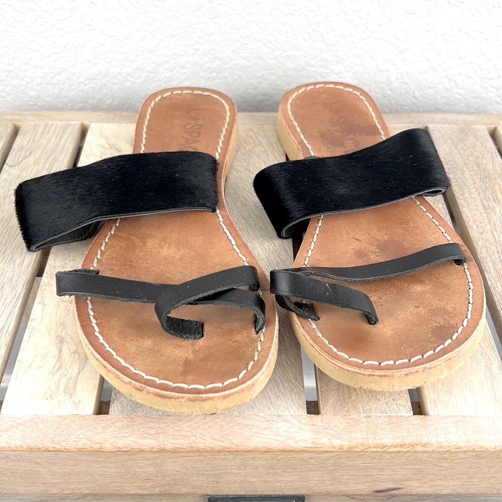 L * Shape by Cocobelle Faux Fur Toe Ring Faux Leather Sandal Size 6.5 Black